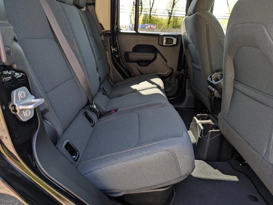 2026 Jeep JT Gladiator - Image 14 of 20