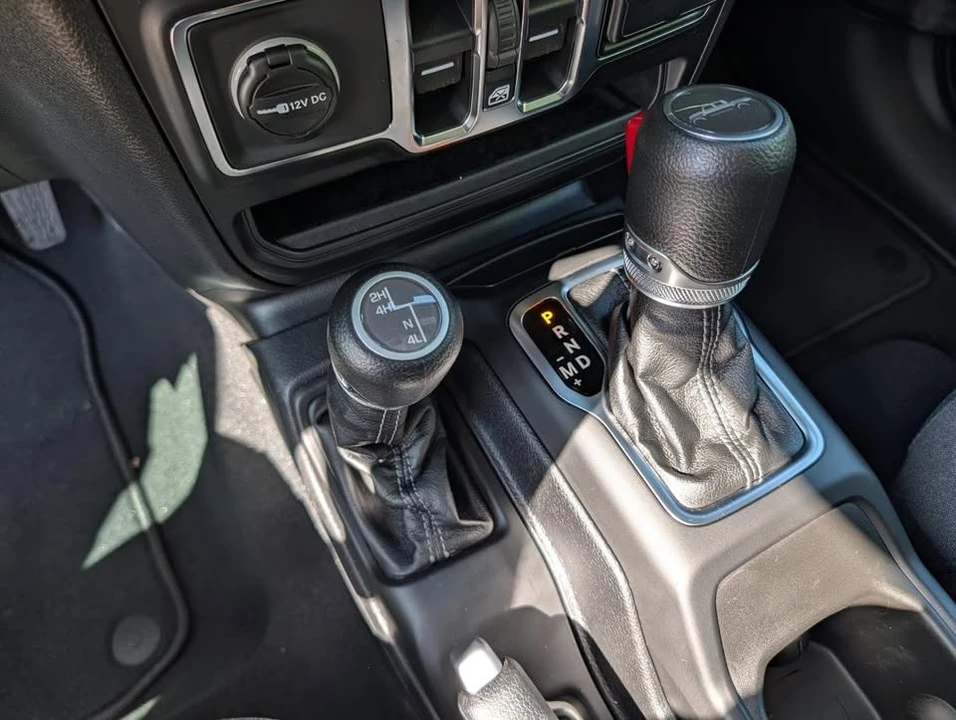 2026 Jeep JT Gladiator - Image 17 of 20