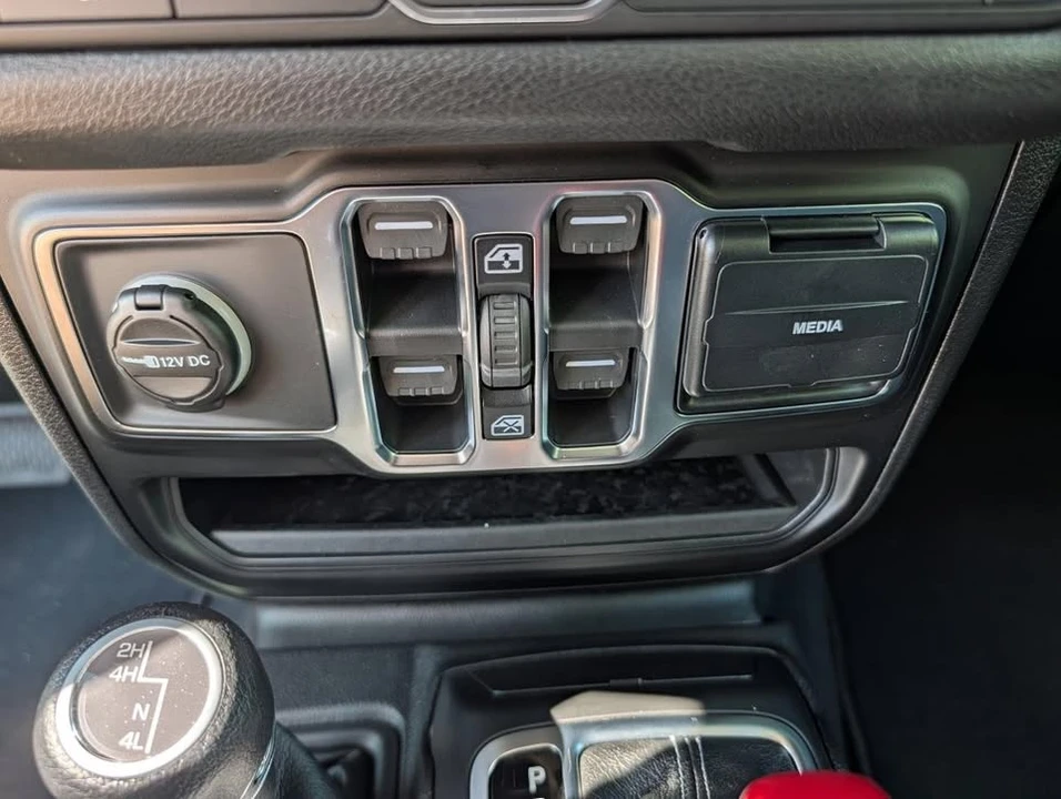 2026 Jeep JT Gladiator - Image 18 of 20