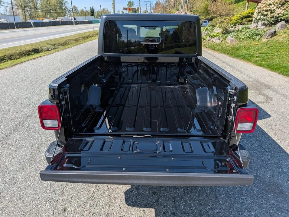 2026 Jeep JT Gladiator - Image 5 of 20