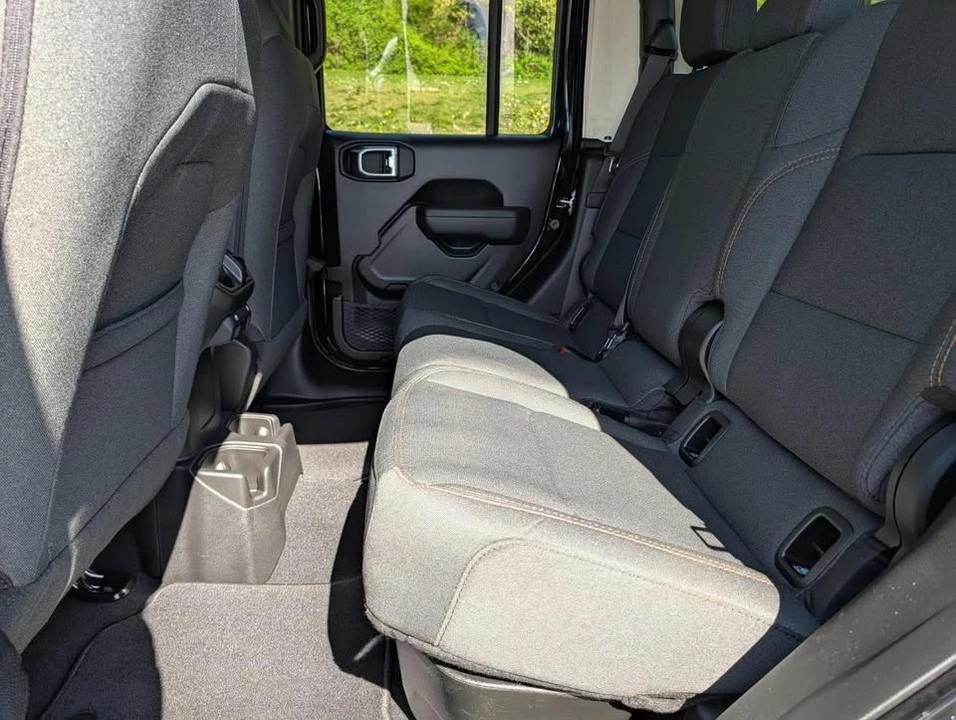2026 Jeep JT Gladiator - Image 13 of 20