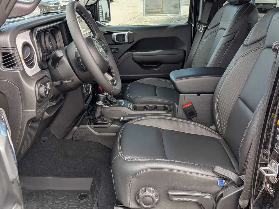 2026 Jeep JT Gladiator - Image 12 of 20