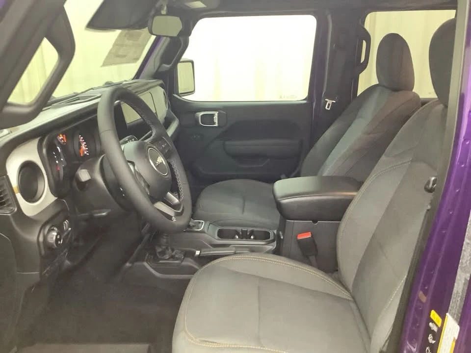 2026 Jeep JT Gladiator - Image 13 of 20