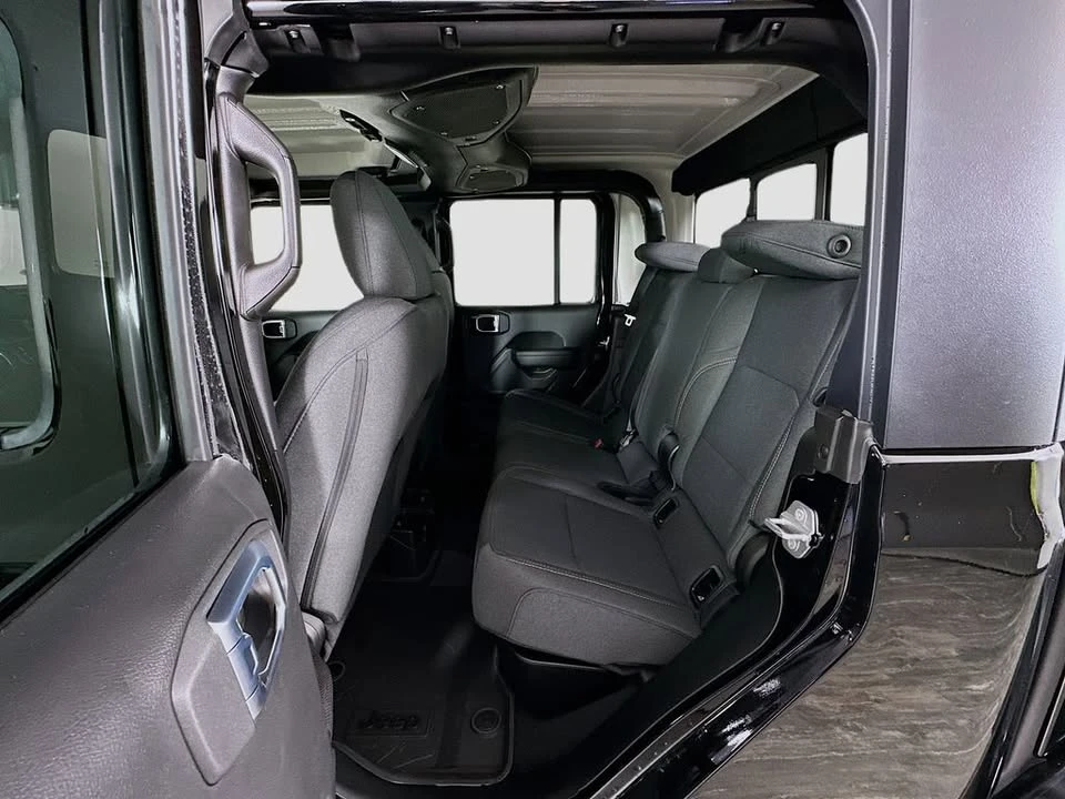 2026 Jeep JT Gladiator - Image 16 of 20