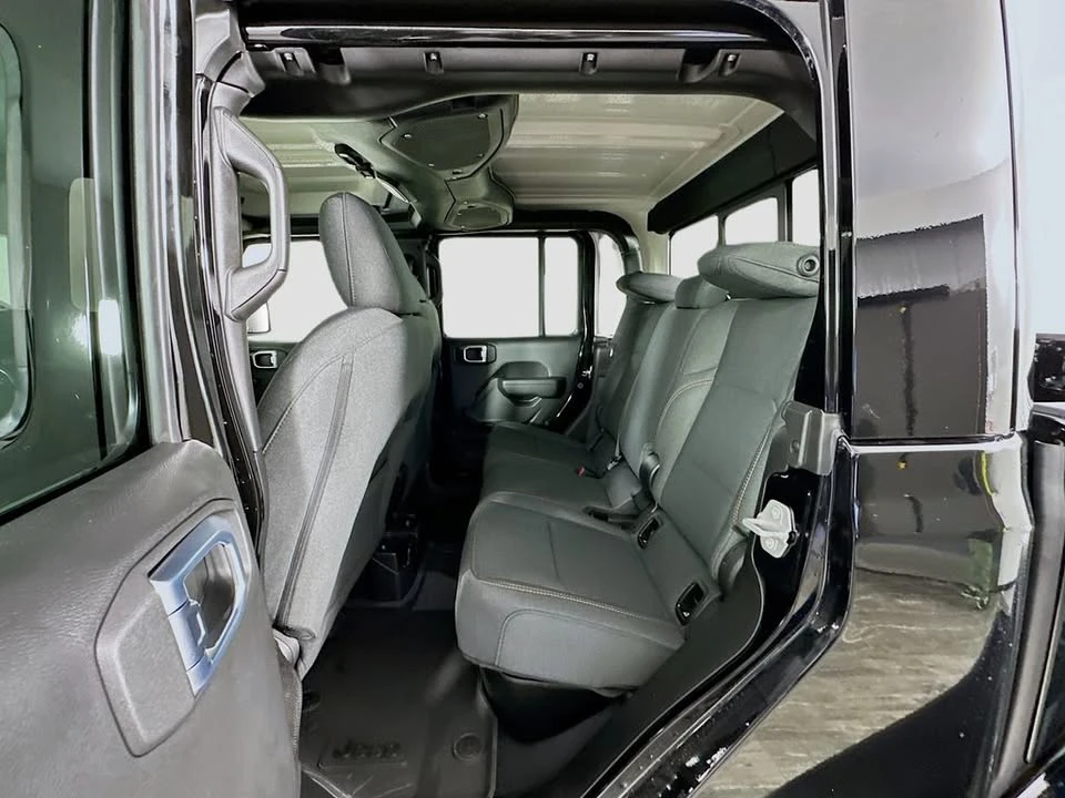 2026 Jeep JT Gladiator - Image 16 of 20