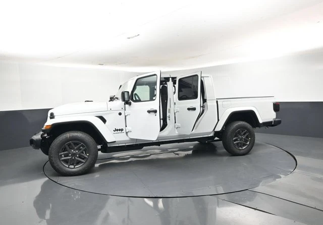 2026 Jeep JT Gladiator - Image 9 of 19