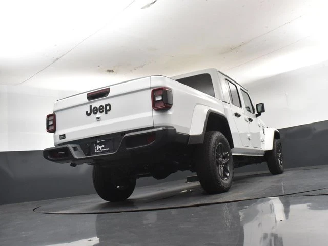 2026 Jeep JT Gladiator - Image 15 of 19