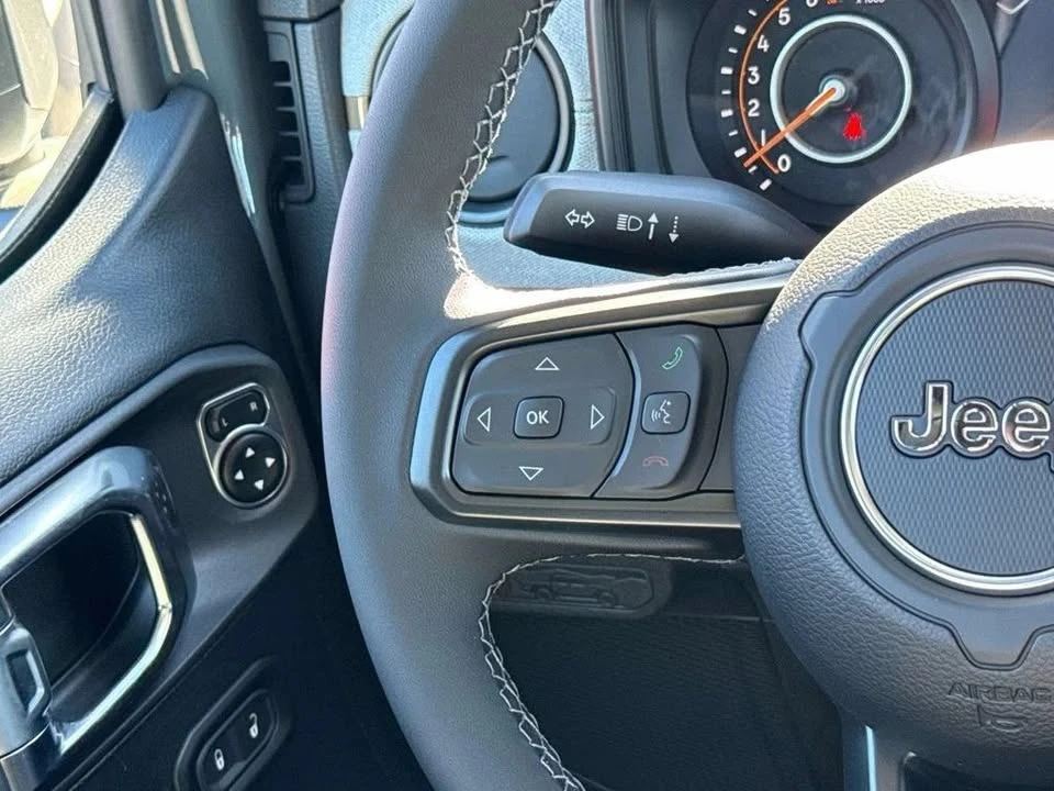 2026 Jeep JT Gladiator - Image 13 of 20