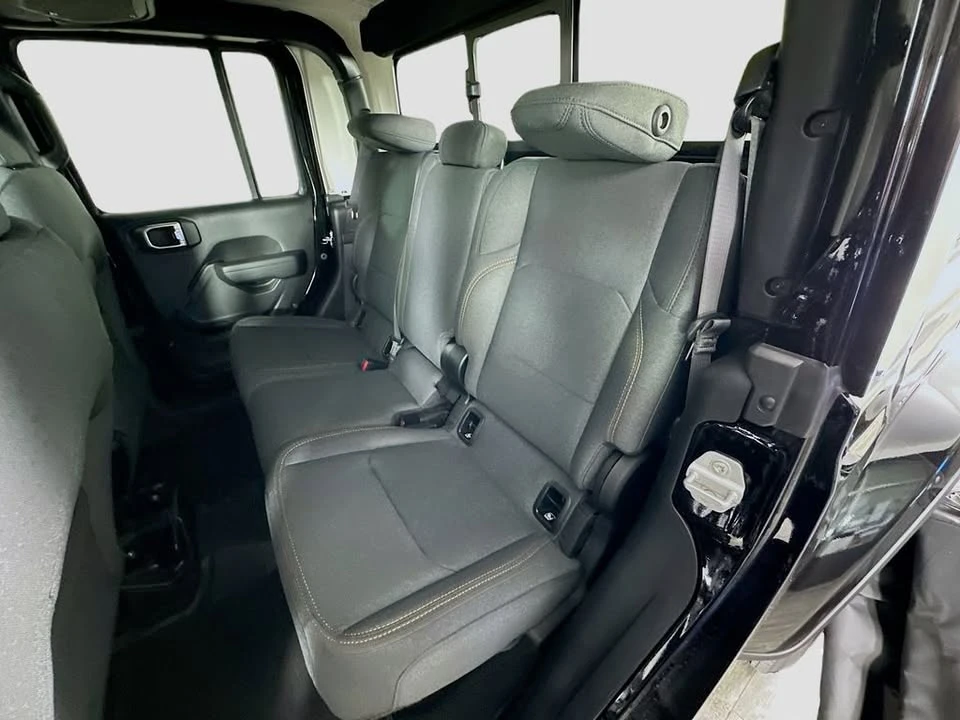 2026 Jeep JT Gladiator - Image 17 of 20