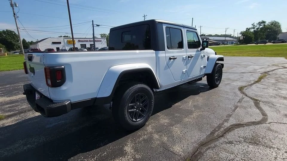 2026 Jeep JT Gladiator - Image 7 of 20