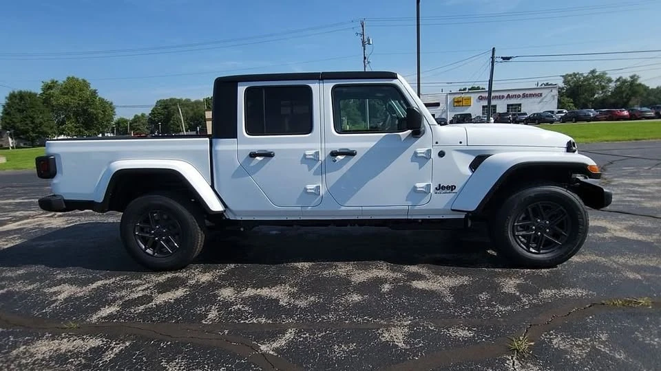 2026 Jeep JT Gladiator - Image 8 of 20