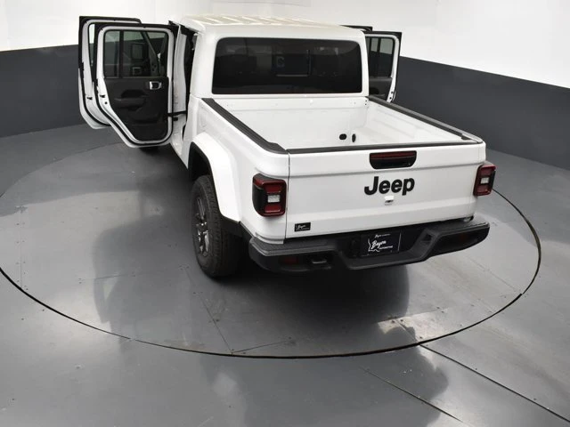 2026 Jeep JT Gladiator - Image 13 of 19
