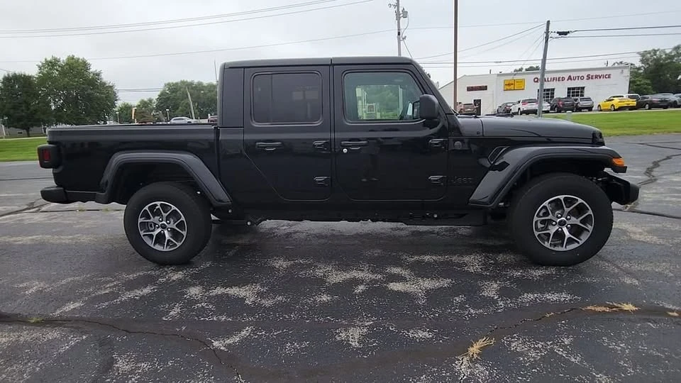 2026 Jeep JT Gladiator - Image 8 of 20