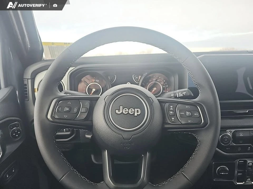 2026 Jeep JT Gladiator - Image 14 of 20