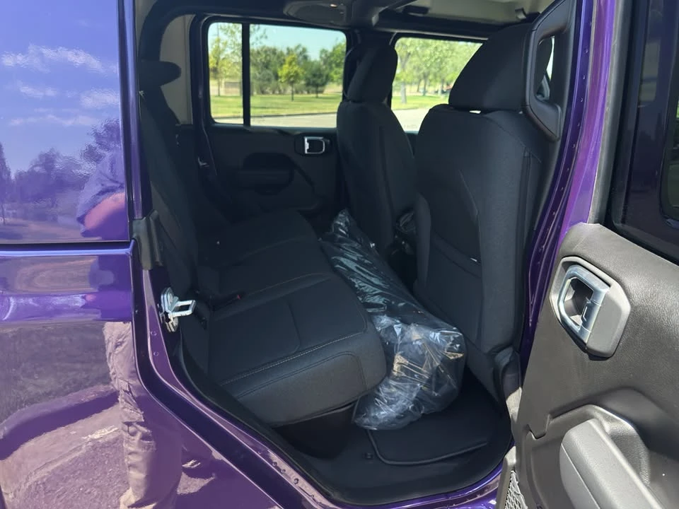 2026 Jeep JT Gladiator - Image 15 of 20