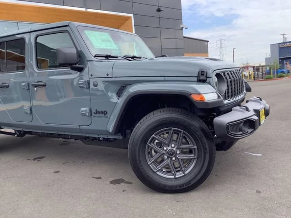 2026 Jeep JT Gladiator - Image 4 of 9