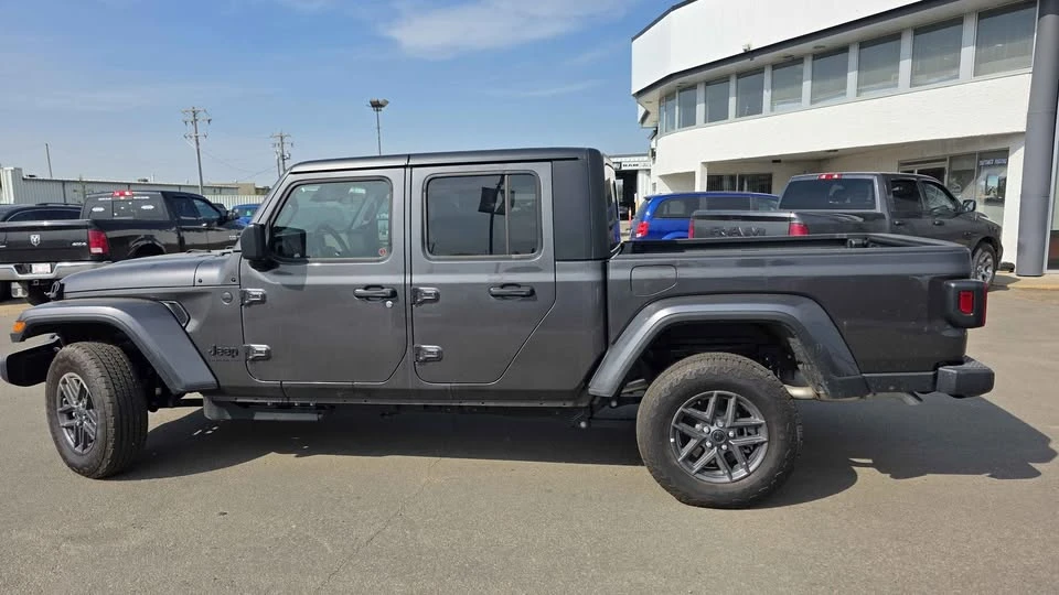 2026 Jeep JT Gladiator - Image 5 of 8