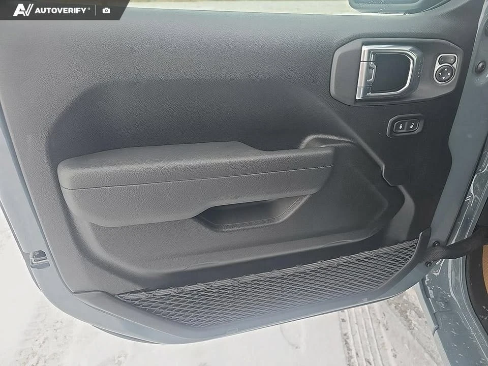 2026 Jeep JT Gladiator - Image 17 of 20