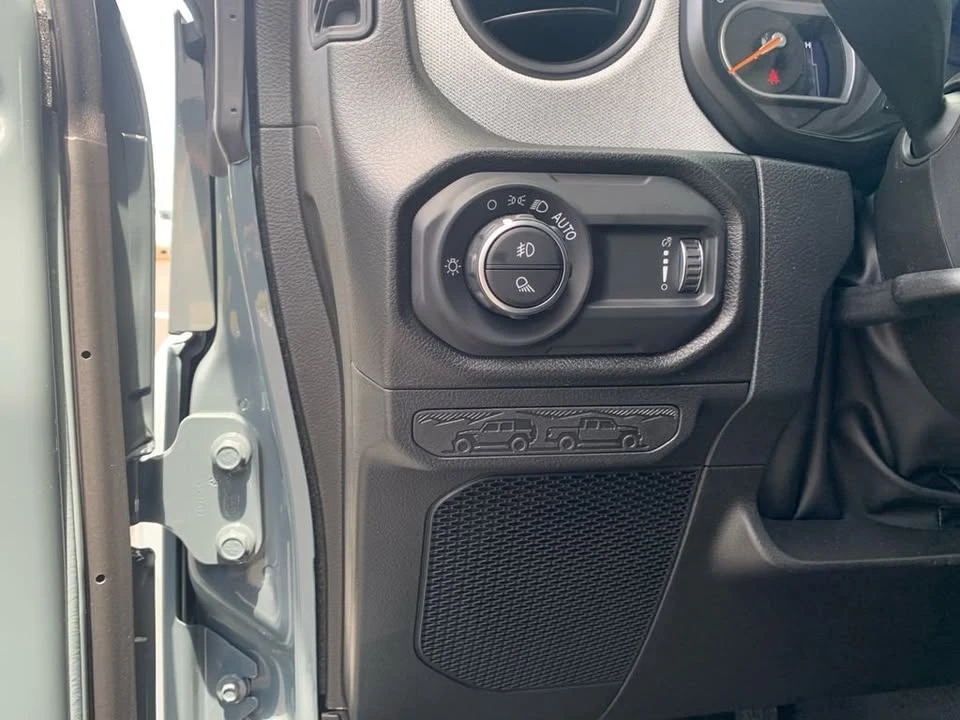 2026 Jeep JT Gladiator - Image 13 of 20