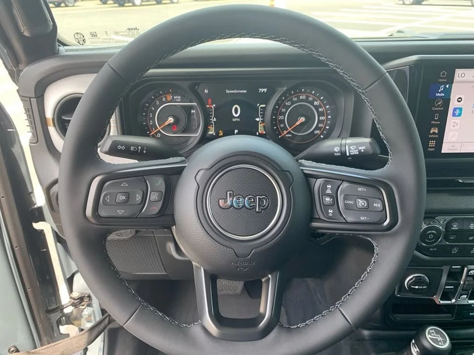 2026 Jeep JT Gladiator - Image 15 of 20