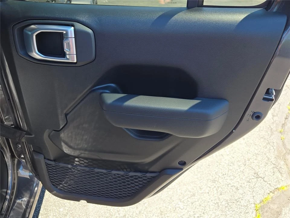 2026 Jeep JT Gladiator - Image 8 of 20