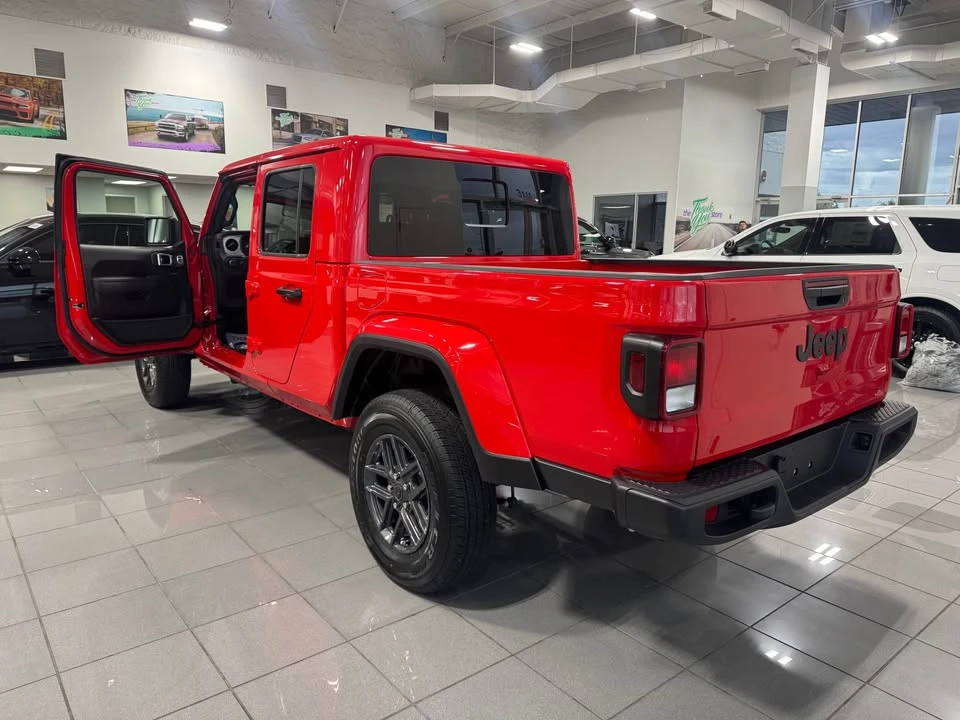 2026 Jeep JT Gladiator - Image 5 of 10