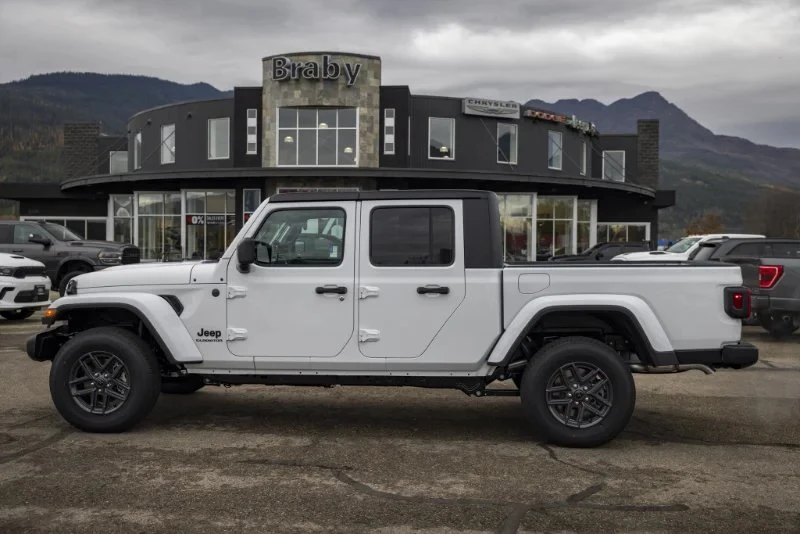 2026 Jeep JT Gladiator - Image 5 of 20