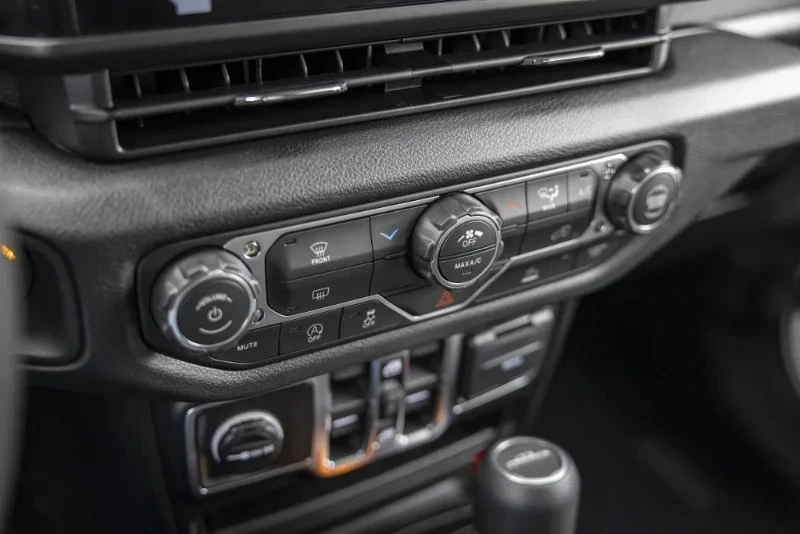 2026 Jeep JT Gladiator - Image 12 of 20