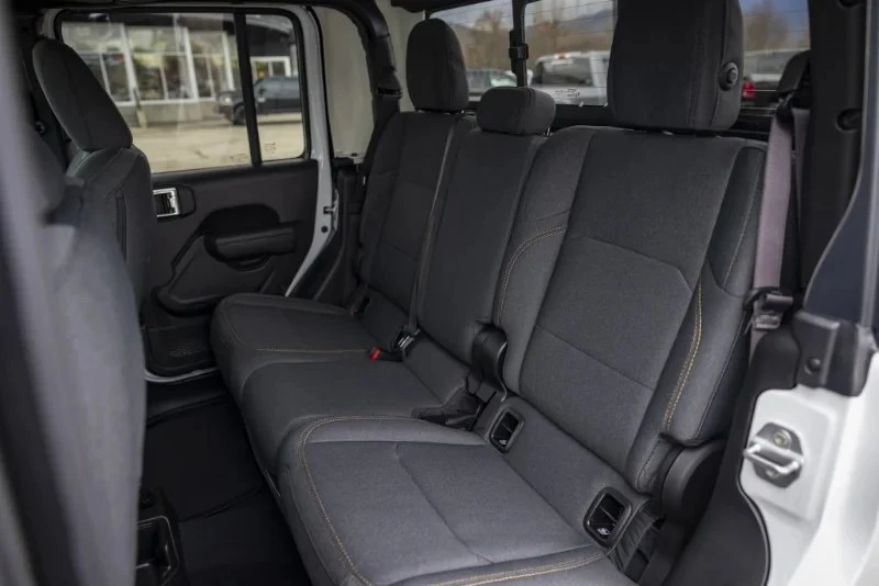 2026 Jeep JT Gladiator - Image 15 of 20