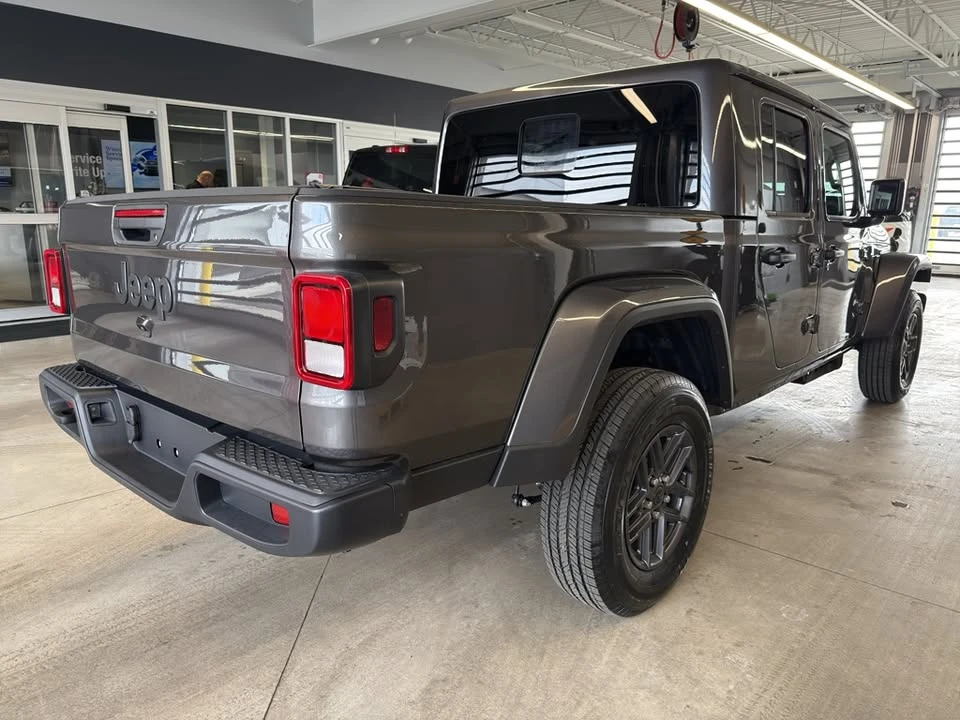 2026 Jeep JT Gladiator - Image 16 of 20