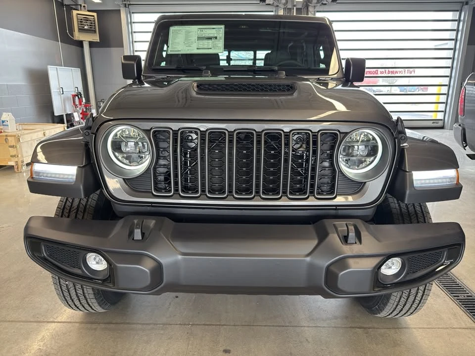 2026 Jeep JT Gladiator - Image 13 of 20