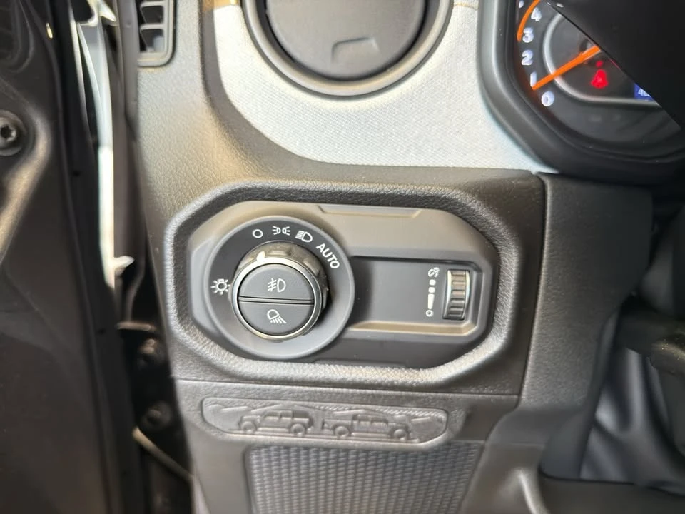 2026 Jeep JT Gladiator - Image 10 of 20