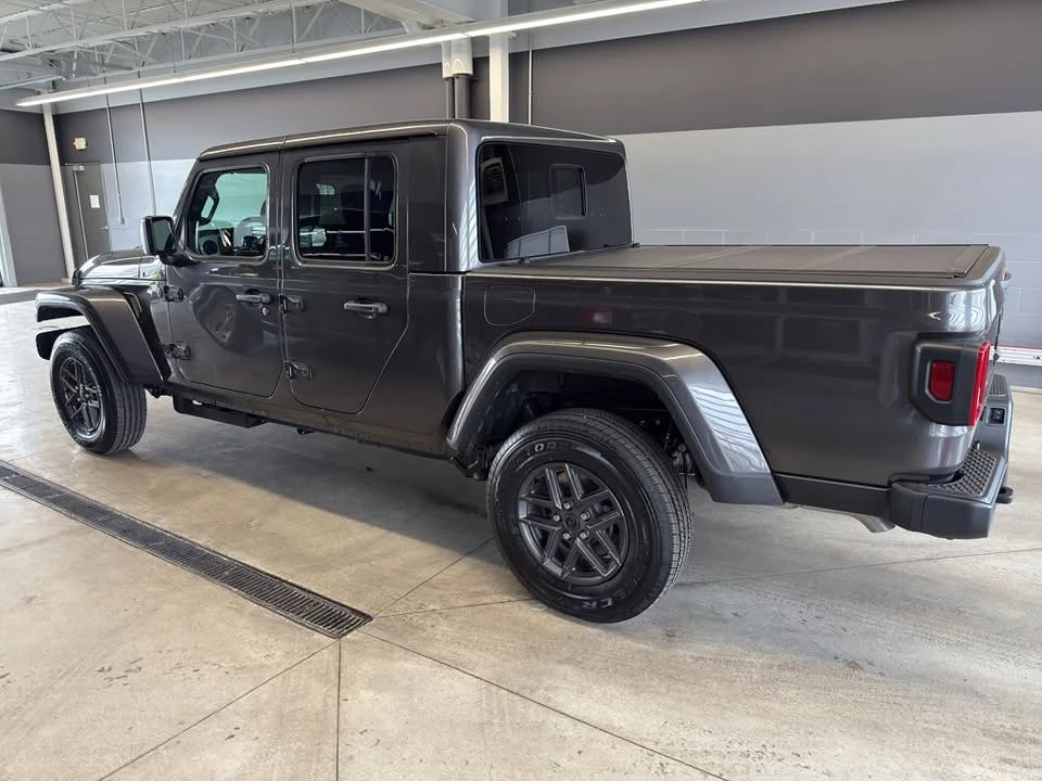 2026 Jeep JT Gladiator - Image 14 of 20