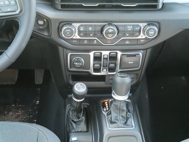 2026 Jeep JT Gladiator - Image 15 of 15