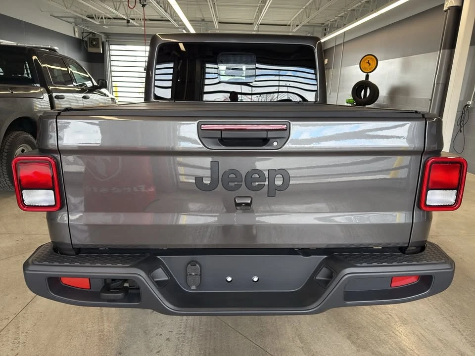 2026 Jeep JT Gladiator - Image 15 of 20