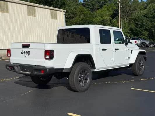 2026 Jeep JT Gladiator - Image 2 of 7