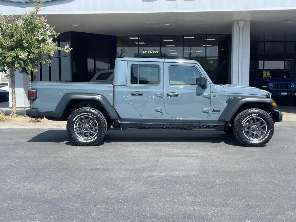 2026 Jeep JT Gladiator - Image 2 of 11