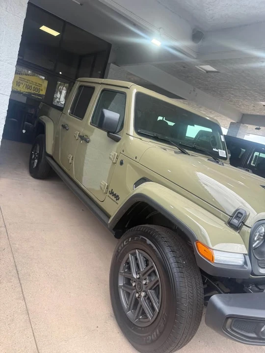 2026 Jeep JT Gladiator - Image 2 of 10