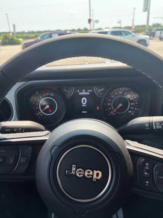 2026 Jeep JT Gladiator - Image 12 of 16