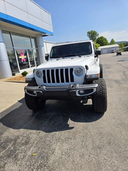 2026 Jeep JT Gladiator - Image 3 of 4