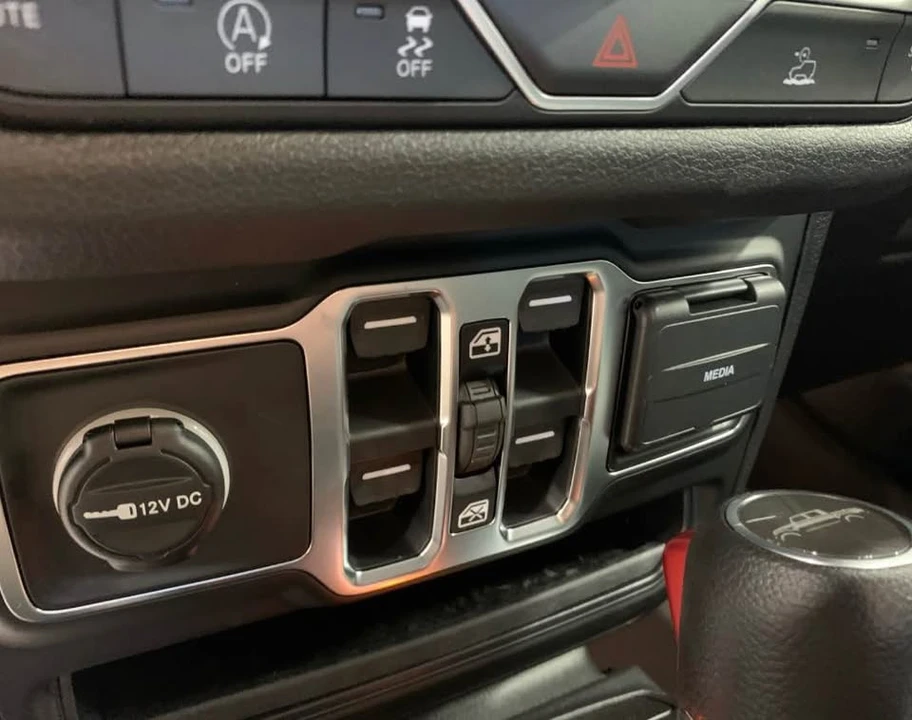 2026 Jeep JT Gladiator - Image 14 of 15