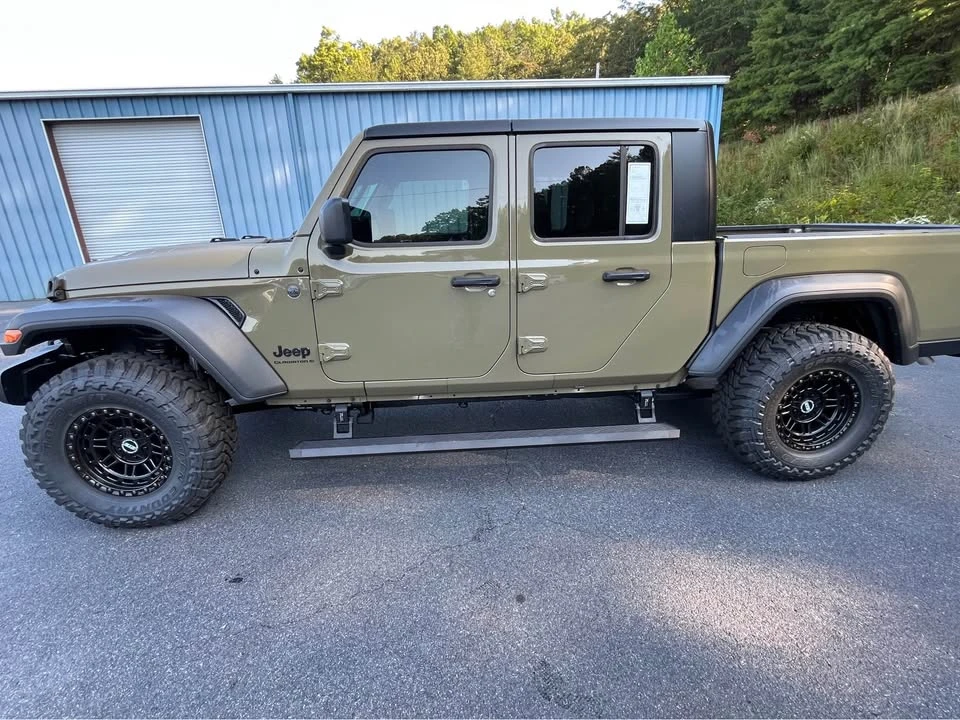 2026 Jeep JT Gladiator - Image 2 of 14