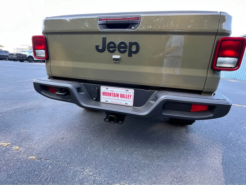 2026 Jeep JT Gladiator - Image 9 of 14