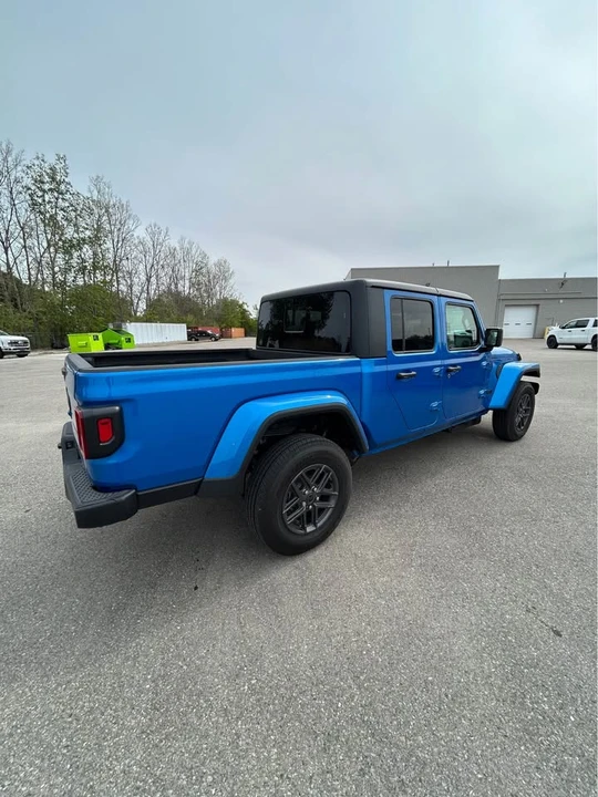 2026 Jeep JT Gladiator - Image 5 of 14