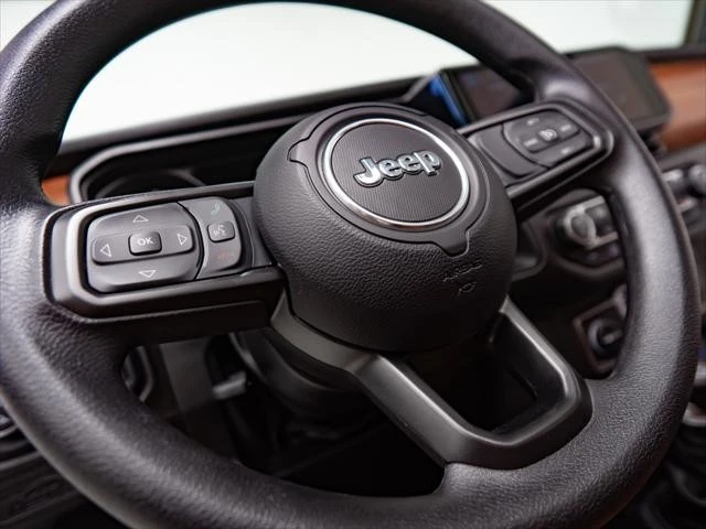 2026 Jeep JT Gladiator - Image 24 of 31