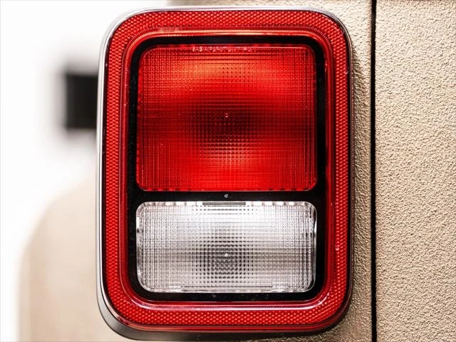 2026 Jeep JT Gladiator - Image 15 of 31