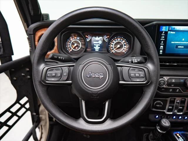 2026 Jeep JT Gladiator - Image 23 of 31