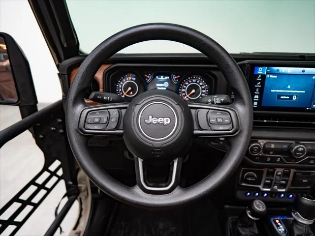 2026 Jeep JT Gladiator - Image 25 of 31
