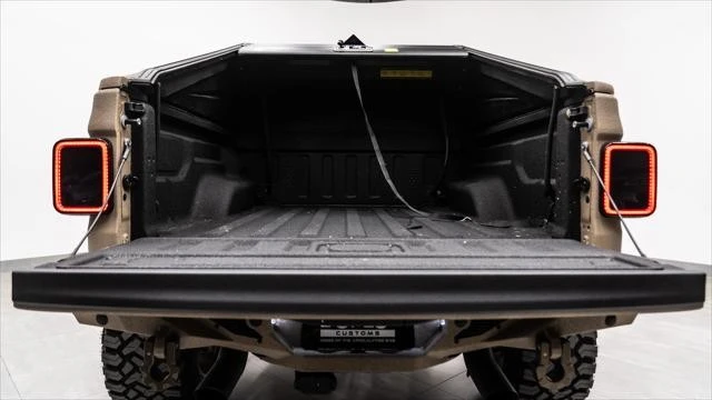 2026 Jeep JT Gladiator - Image 18 of 31