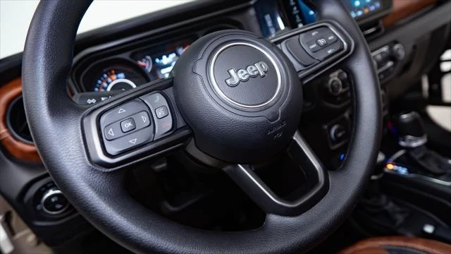 2026 Jeep JT Gladiator - Image 19 of 21